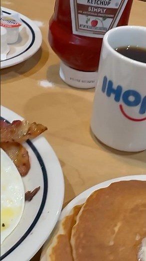 iHOP Breakfast Sampler 🥞🍳🥓☕️ Pancakes iHOP Pancakes