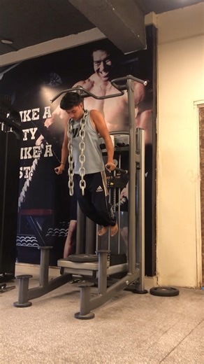 Guess the chain weight 🫵 #calishtenics #motivation #trending #fitness #viralvideo