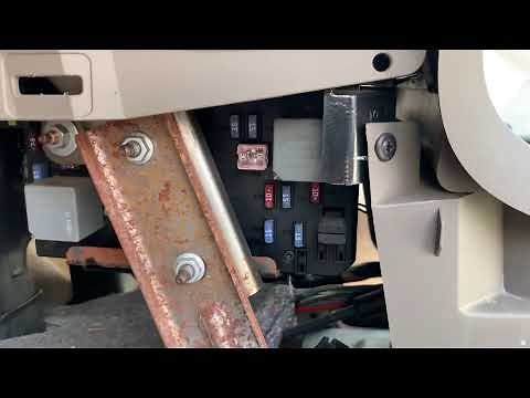 2003-2007 Saturn Ion Fuse Box Location