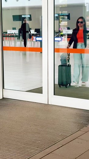 Kar k fly aawa ✈️#supergirl #foryou❤️