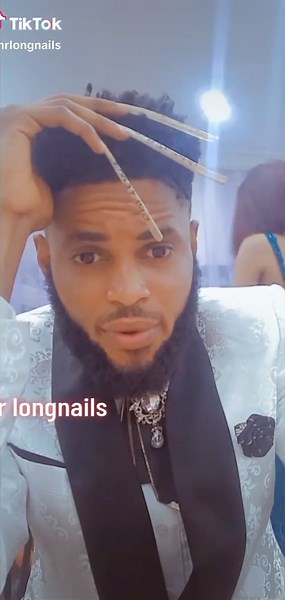 The cute guy 😍😍 behind the longnails