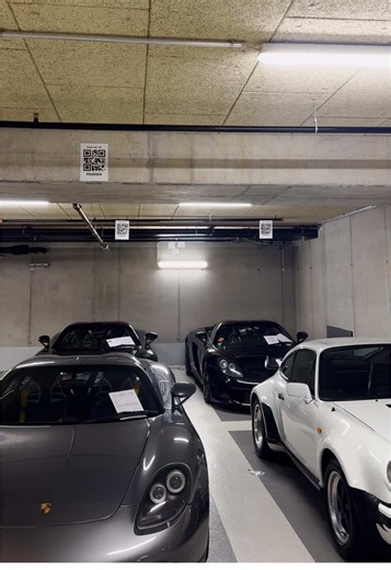 Exploring the Porsche Carrera GT: A Comprehensive Review