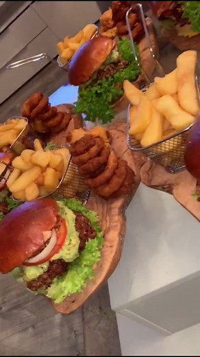 Selfmade 🍔-Brötchen ❤️.. #foryou #goviral #fürdich #food #diy . Instagram: salma_el-nasser ❤️.