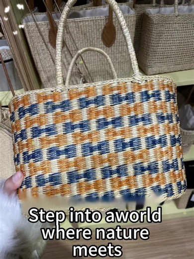 Witness the magic of straw weaving! Straw becomes adorable bags and baskets, a touch of nature in your life.#StrawWovenBags#MiniStrawBaskets#TraditionalStrawCraft#RusticFashion#HandmadeNatureGoods