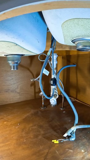 Kitchen sink hook up 😁🤙 #Plumber #Plumbing #DIY #HandyMan #Viral #Satisfying #PositiveThinking | The Plumberlorian