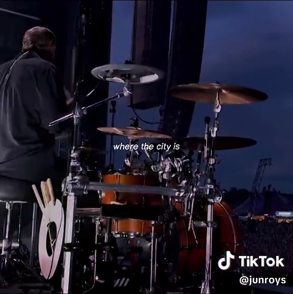 The City by The 1975: Live Performance and Lyrics