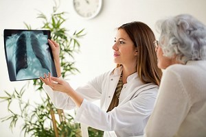 Fibrose pulmonar: o que é, sintomas, causas e tratamento (tem cura?)