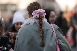 Guida illustrata agli accessori per capelli da avere questa primavera