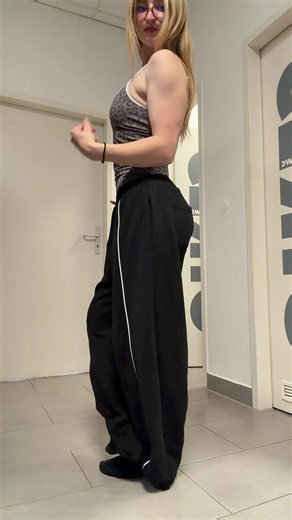 Alles erfordert Disziplin, harte Arbeit und vor allem Entschlossenheit. Am wichtigsten ist jedoch der Glaube an sich selbst.🫶🏻 Oufit: @TEVEO @Amelie.xoxo | TEVEO & fayn #gymtok #gymgirls #disziplin #muskelnaufbauen #gymcontent