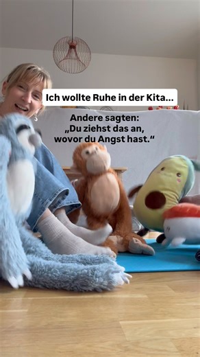 tanzen-tarnai | Kreativer Kindertanz für die Kita on Instagram: "Ich wollte mehr Ruhe in meinem Kita-Alltag. Also hab ich angefangen, mit den Kindern zu tanzen. 💃🏼 Und weißt du was? Ich hab bekommen, wonach ich mich gesehnt hab - nur anders. -> Nicht „leise Kinder“, sondern begeisterte Kinder, die sich mit Bewegung ausdrücken, lachen und konzentriert sind. -> Nicht „meine Ruhe“, sondern fröhliche, gemeinsame Momente mit den Kids - mit Bewegung zur Musik. Tipp: Probier Kreativen Kindertanz einf