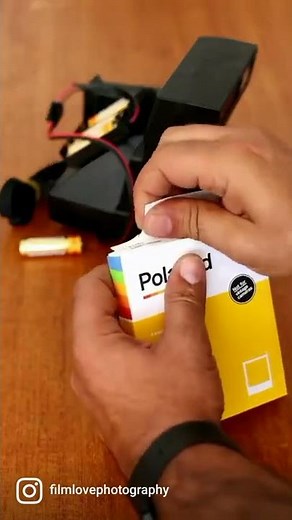 How to load Polaroid I-Type film into Polaroid 600