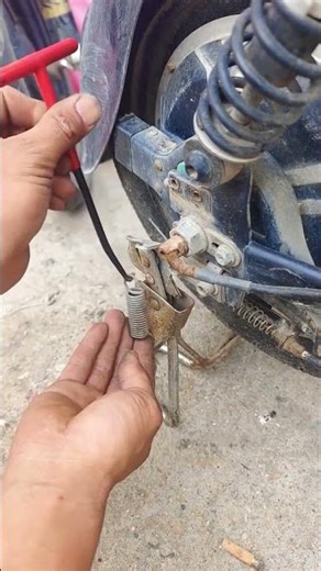 Installation process of pedal spring for electric motorcycle