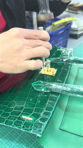 Crafting with American Alligator Leather Techniques