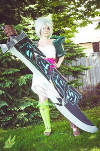 Giant Sword from League of Legends Brought to Life