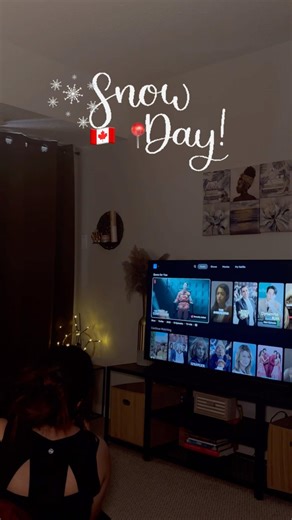 Cozy snow day vibe #snowfall #ytshorts #lifeincanada #canadadiaries #regina #dayinmylife #minivlog