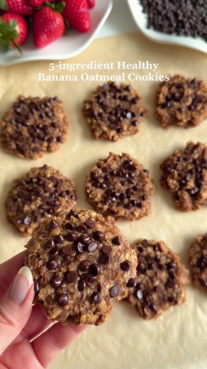 Healthy 5-Ingredient Banana Oatmeal Cookies