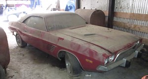 This 1973 Dodge Challenger Sat Parked for 40 Years, It Is Finally Out in Broad Daylight