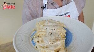 Simple cacio e pepe pasta with pecorino cheese and black pepper