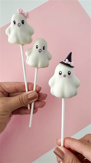👻✨ Meet our brand new Ghost Cake Pop Mold! We’re finally showing you a full reel on how we designed these adorable little ghosts. From cute bows to witch hats, you can get creative and make your Halloween treats extra spooky-sweet! 🎀🎃 🛒 Shop now: www.MyLittleCakepopMolds.com 🚚 Free shipping on orders $100 CUTEST ghosts are by @unforgedible_art 👻 #GhostCakePops #HalloweenTreats #CakePopMolds #DIYHalloween #BakingFun #CuteHalloween #MyLittleCakepop #CakePops #SmallBusiness #ProductLaunch | M
