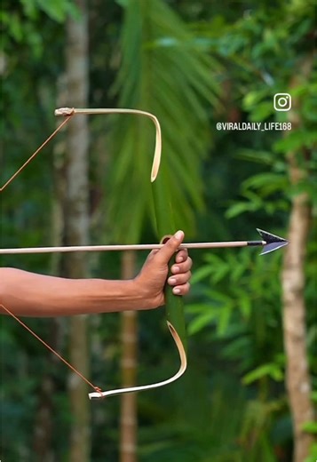 Another example of transformation of Elastic Potential to Kinetic Energy: When the string is released, the stored potential energy rapidly converts into kinetic energy, propelling the arrow forward. #physics #tutor