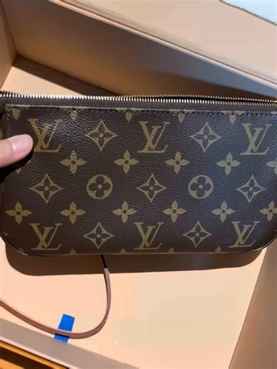 POV: You want a bag that goes with everything 😍 LV Pochette Accessoires — small, chic, always right. Is this a must-have for you? #ootdinspo #timelessbag #louisvuitton #pochette #quietluxury