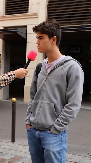 Avec le Club des sociétaires, s'engager, ça rapporte. Être client et sociétaire Caisse d'Epargne, c'est être utile à sa région et bénéficier d'avantages exclusifs, de réductions et de cashback.* *Cashback = remise après Achat Voir conditions sur urlr.me/gNdj6H #PUB #Societaire #Bonplan #Budget #Cashback | Caisse d'Epargne Bretagne Pays de Loire