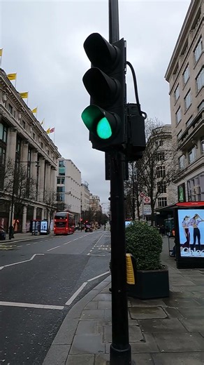 Westminster: Oxford Street A40, Siemens Helios CLS Traffic Lights Pedex Crossing