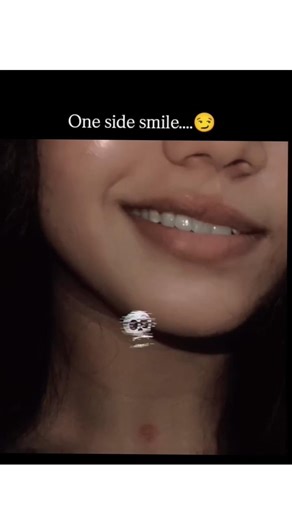 One side 😊#smile #one #side #love #queen #explore #growth #trending #likers #vairal #fyp #growth