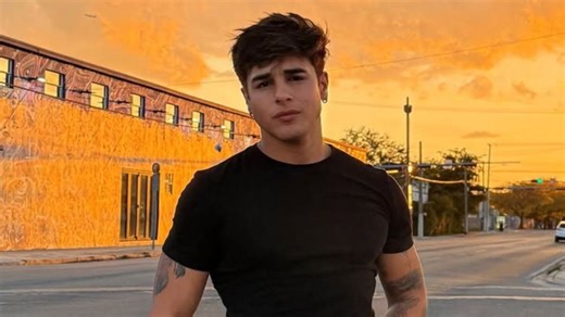 Quién es Matías Ochoa, el argentino que sorprende en un reality de cocina de Telemundo