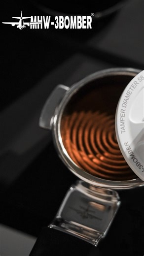 Johan Baena - Specialty Coffee on Instagram: "Testing @mhw_3bomber tools designed to elevate everyday bar workflow ☕⚙️ From the 58 mm unibody portafilter, improving stability and extraction consistency, to the precision scale that guarantees accuracy shot after shot. The impact tamper, lightweight and ergonomic, creates circular patterns on the coffee bed, helping achieve a more even and controlled extraction. Cleanliness matters: the magnetic scoop & brush keeps the bar organized and efficient