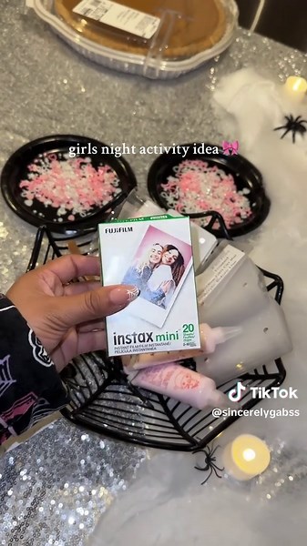 Cute Ideas for a Spooky Girls Night In