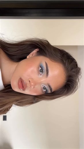 bianca ferro on Instagram: "blue makeup tutorial 🦋 @esteelauderph @esteelauder double wear concealer @fentybeauty match stix in amber @kikomilanoph @kikomilano eye shadow stick in 25 @issyandcompany eye shadow in pool, astral, and blanc, eye pencil in nudist @vicecosmeticsph mascara @faboulash jelly set @pixibeautyph @pixibeauty makeup fixing spray @everbilenaofficial face palette in cool haze and blush palette in pastel glow @detailcosmetics lip liner in baby @sunniesface lip liner in caffeine