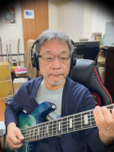 funky song (①-26002) Bass Cover Guess the song? It's a really famous funky song. Was that too easy? この曲何だかわかる？ 超有名なファンキーな曲 簡単すぎた？ #basscover #groove #fyp #groovebass #funkybass