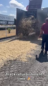 Out with the old, and in with the new! Kempton Park is Refreshed and Ready to Race🏇🏼 Our Polytrack has just undergone a major refurbishment. Find out the processes, timings, machinery used and more in this video 📹 | Kempton Park Racecourse