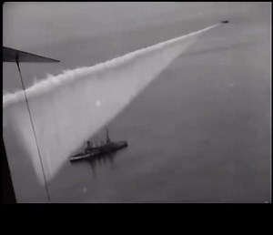 51K views · 798 reactions | Guten Morgen ☺️ und einen schönen Tag zusammen. Eine künstlich erzeugte Nebelwand um Schiffe zu schützen 1943. WWW.Alfashirt.de | Alfashirt | Facebook