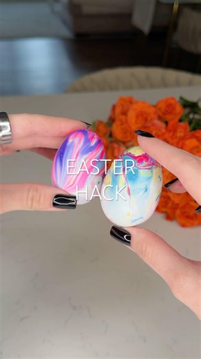 The easiest way to decorate eggs 🤩You need to try this✨#easter #hack #egg #diy #tips