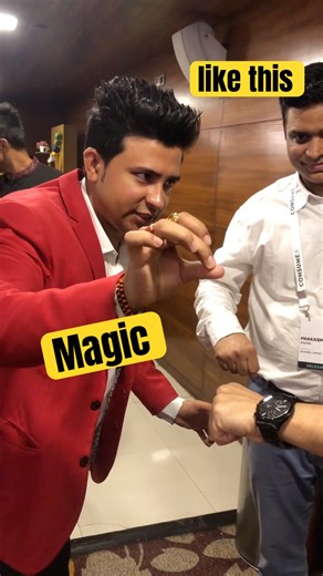 Amazing close up magic 🪄 #magic #magician #illusion #closeupmagician #mumbai