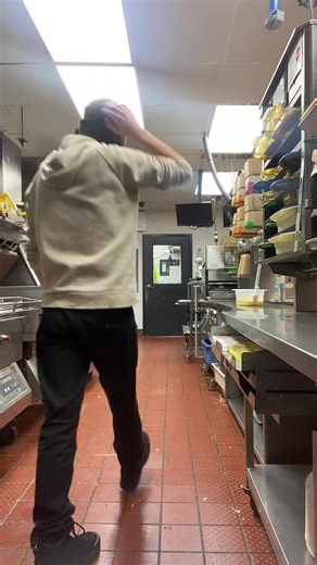 totally-epic (@totallyepic7)’s videos with original sound - 𝖇𝖆𝖗𝖗𝖎𝖔 𝖇𝖆𝖑𝖑𝖆𝖉𝖘