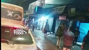 Micro de la línea 33 intento ser asaltado por un grupo de personas. Los intentos fueron varios, sin embargo, la previsión del chofer y los pasajeros de cerrar puertas y ventanas impidió el robo. #PST #PeriodismoSomosTodos #PabloCaluchoPeriodista | Periodismo Somos Todos Bolivia