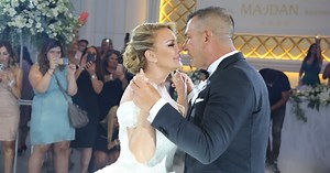 Biljana Sečivanović u crkvu stigla kočijom! Nakon prvog plesa usledio romantičan poljubac