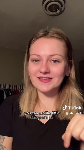 We liv an electric razor and a bald girl ✨