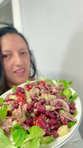 Salade colorée aux haricots rouges et thon