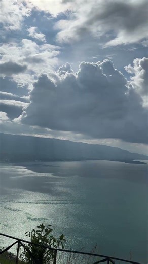 Bukit senyum Motung Samosir