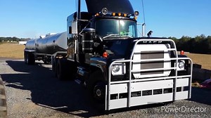 油管搬运【大车队】CONVOY.1978 电影原型车 马克MACK Rs700L橡皮鸭明星卡车