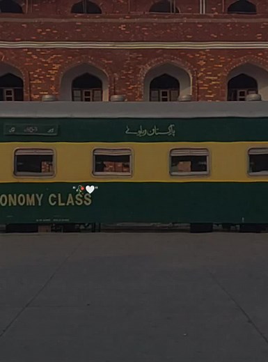 Jade mil k baithan ge... #train #slowmo #tiktok #xxx #trending #punjabisong #fyp #amrindergill #jadmilkebaithange