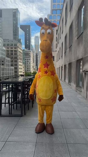 Geoffrey wanted to try this dance too! You can’t BEAT the deals on your favorite toys at Toys”R”Us at Macy. Explore and shop our Summer offers in-store or online at https://t.co/5U1ehLBXK9 and https://t.co/GspHDXGhAJ. @Macys