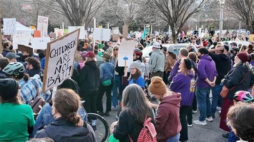 Protesters, officials react to federal agents’ tear gas use in Portland
