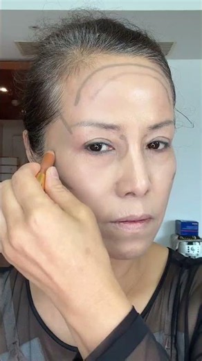 Quick & Easy Blood-Boosting Makeup for a Fast Escape Makeup Bloo