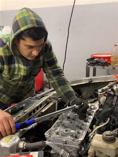 Super Glue. #glue #repairs #reparacion #repairing #torquetools #torque #tools #toolstoday #mechanic #mecanica #mecanicaautomotriz #mechanic #mechanicsoftiktok #dodge #ford #chevrolet #mitsubishi #nissan #toyota #volvo #bmw #bmwmotorsport #audi #subaru #mexico #american #america #germany #brazil #japon #jdm #jdmcarsoftiktok #truck #trucks #funny #funnyvideos #funnyvideos😂 #funnytiktok #funnymoments #chiste #chistes #risa #risas #risas😂😂😂 #meme #memestiktok #memes ##tuning #tuningcarswow #tuni