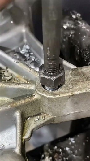 Remove A Stuck Stud Bolt Using Two Nuts Trick 🔩